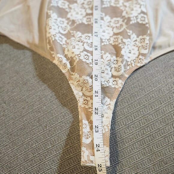 Privy Beige Lace Bodysuit – Size M - Picture 7 of 7